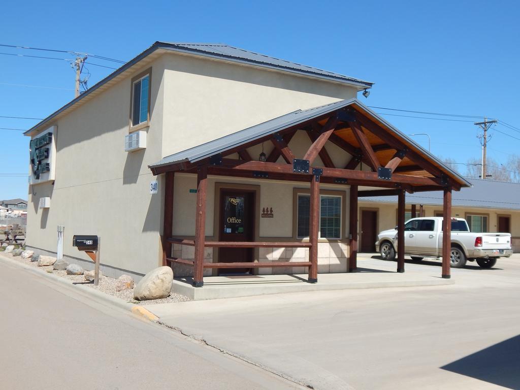 Winterton Suites Williston Extérieur photo