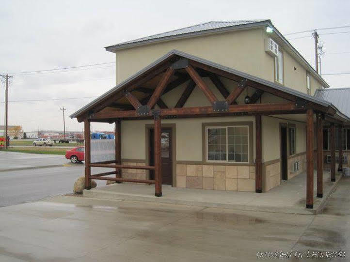 Winterton Suites Williston Extérieur photo