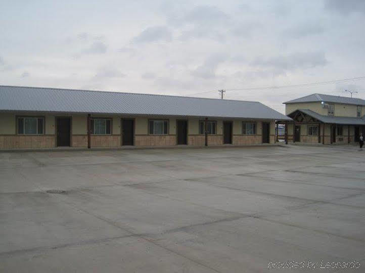 Winterton Suites Williston Extérieur photo