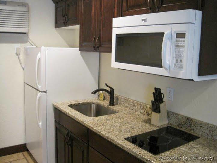 Winterton Suites Williston Extérieur photo