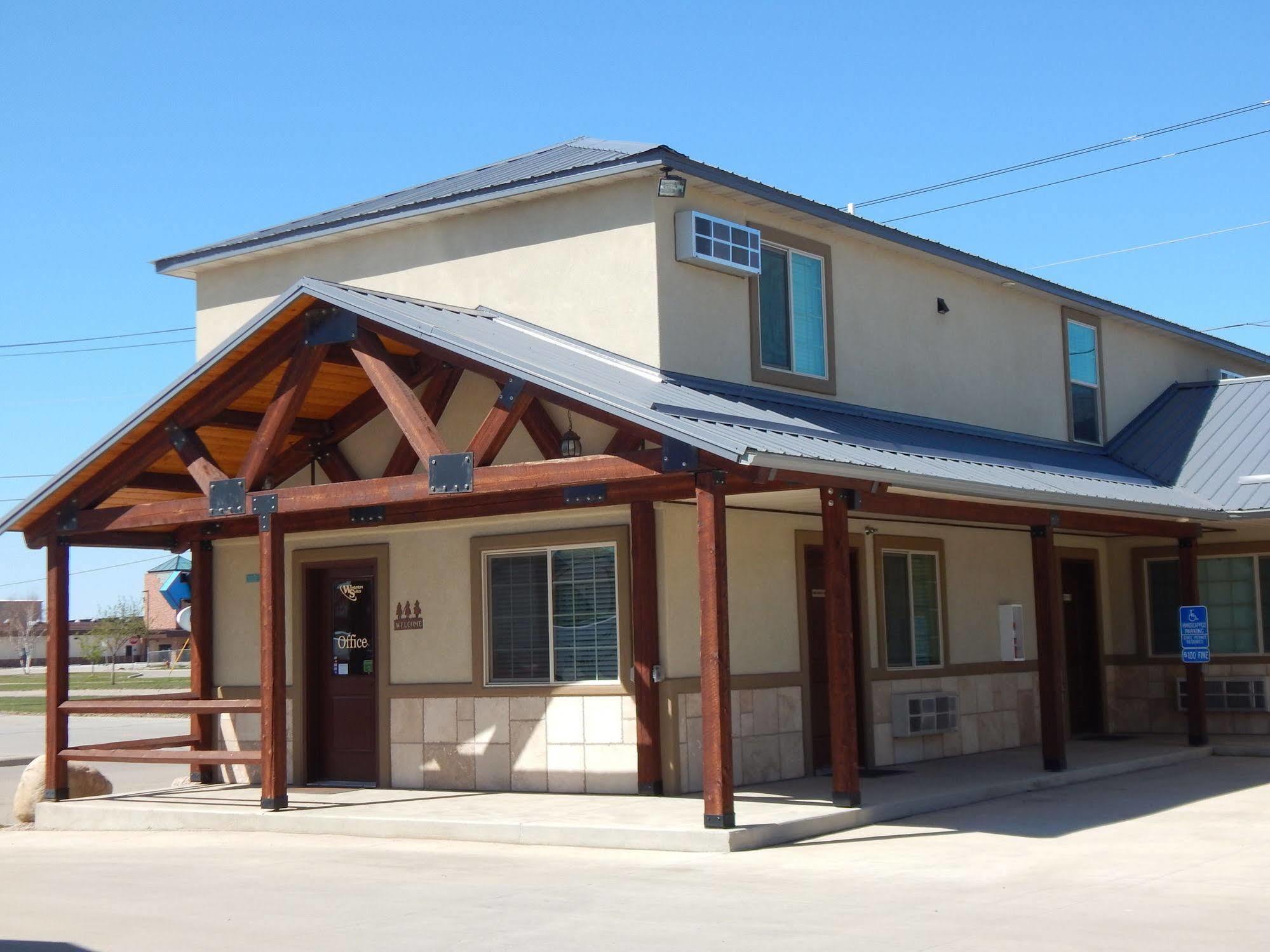 Winterton Suites Williston Extérieur photo