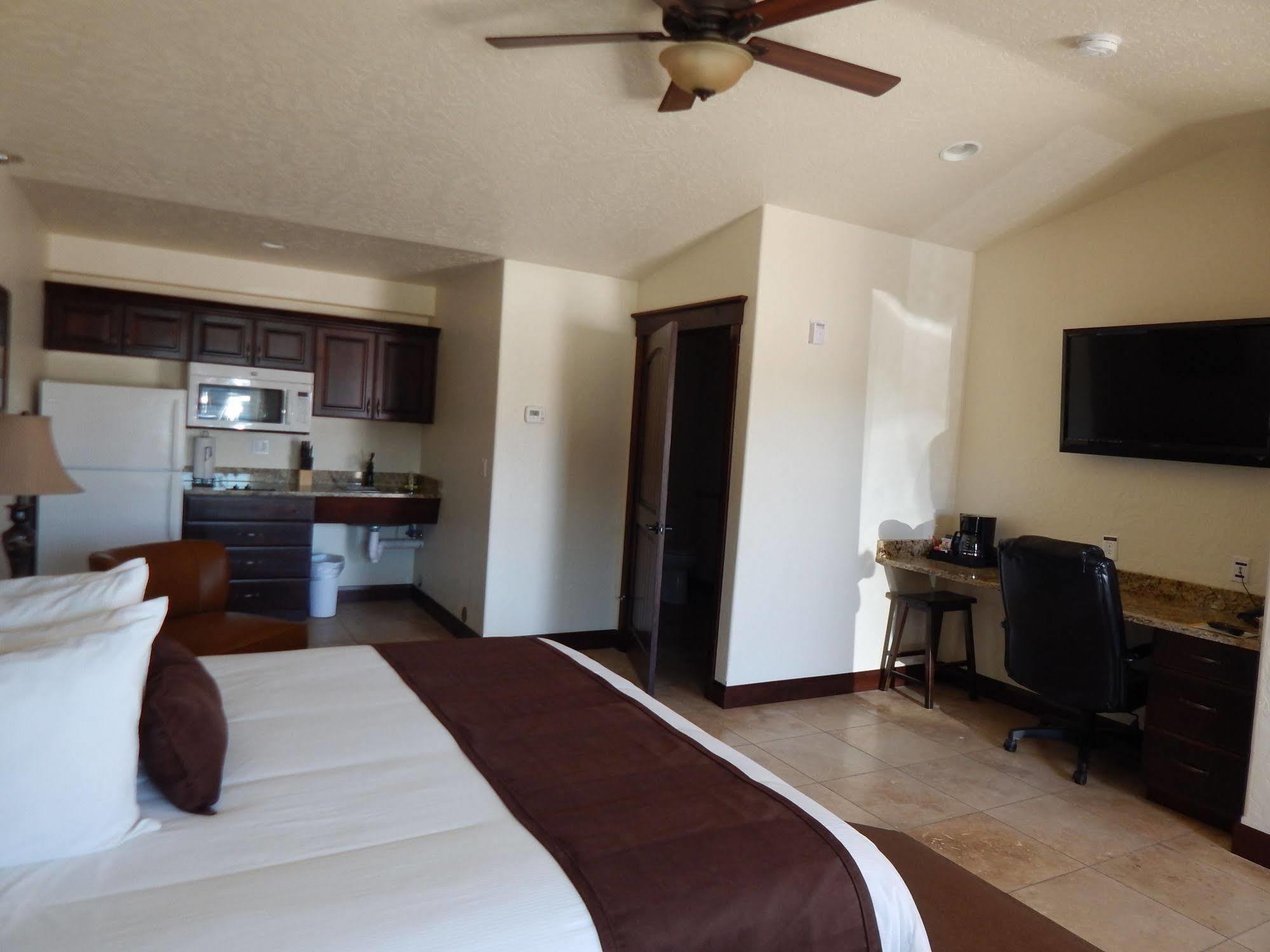 Winterton Suites Williston Extérieur photo