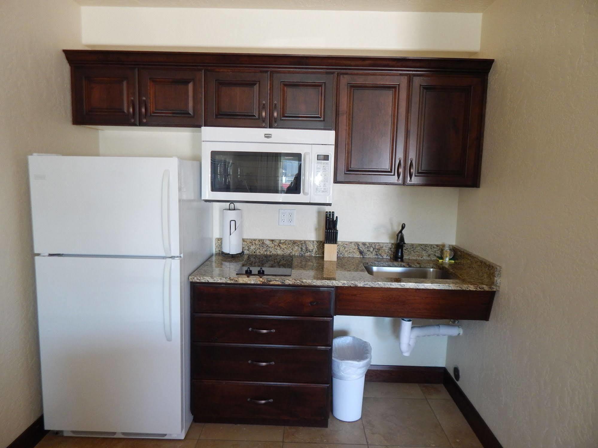 Winterton Suites Williston Extérieur photo