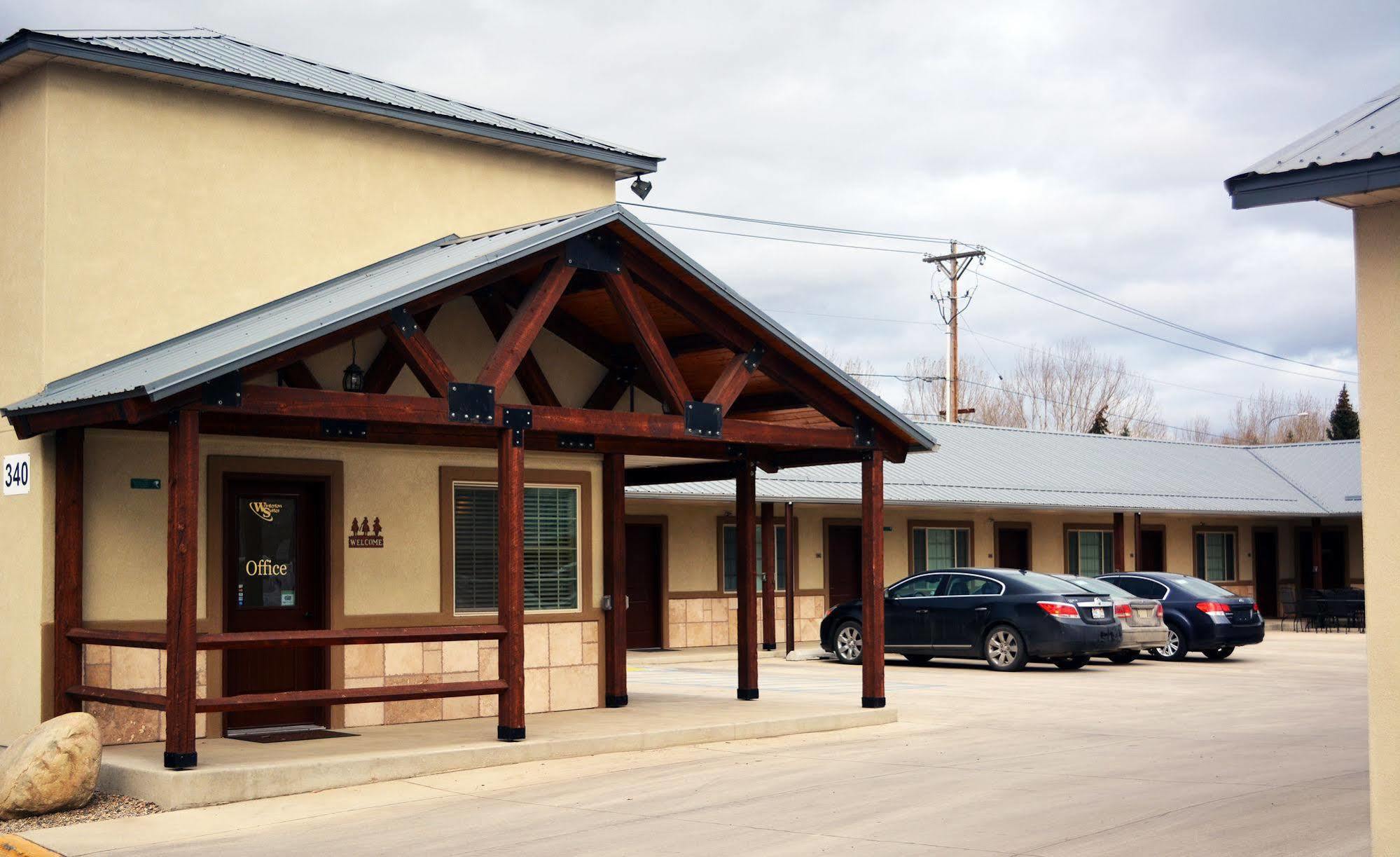 Winterton Suites Williston Extérieur photo